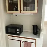 Townhouse With Garden And Free Parking *